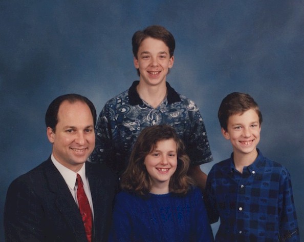 familyportrait_april1993.jpg (51363 bytes)