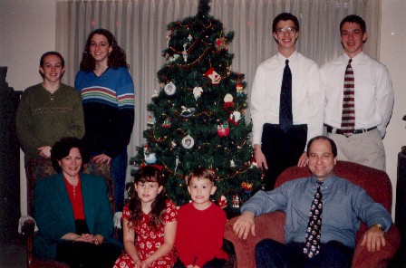 Christmasfamilyphoto1.jpg (50741 bytes)